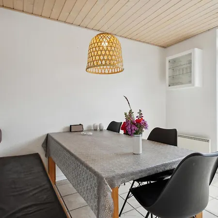 Stunning In With Kitchen Holiday home *